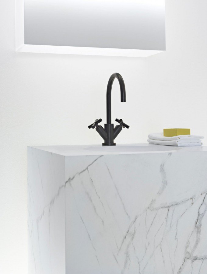 Dornbracht Tara. 復古雙把面盆龍頭 single hole mixer 135 22512892-00