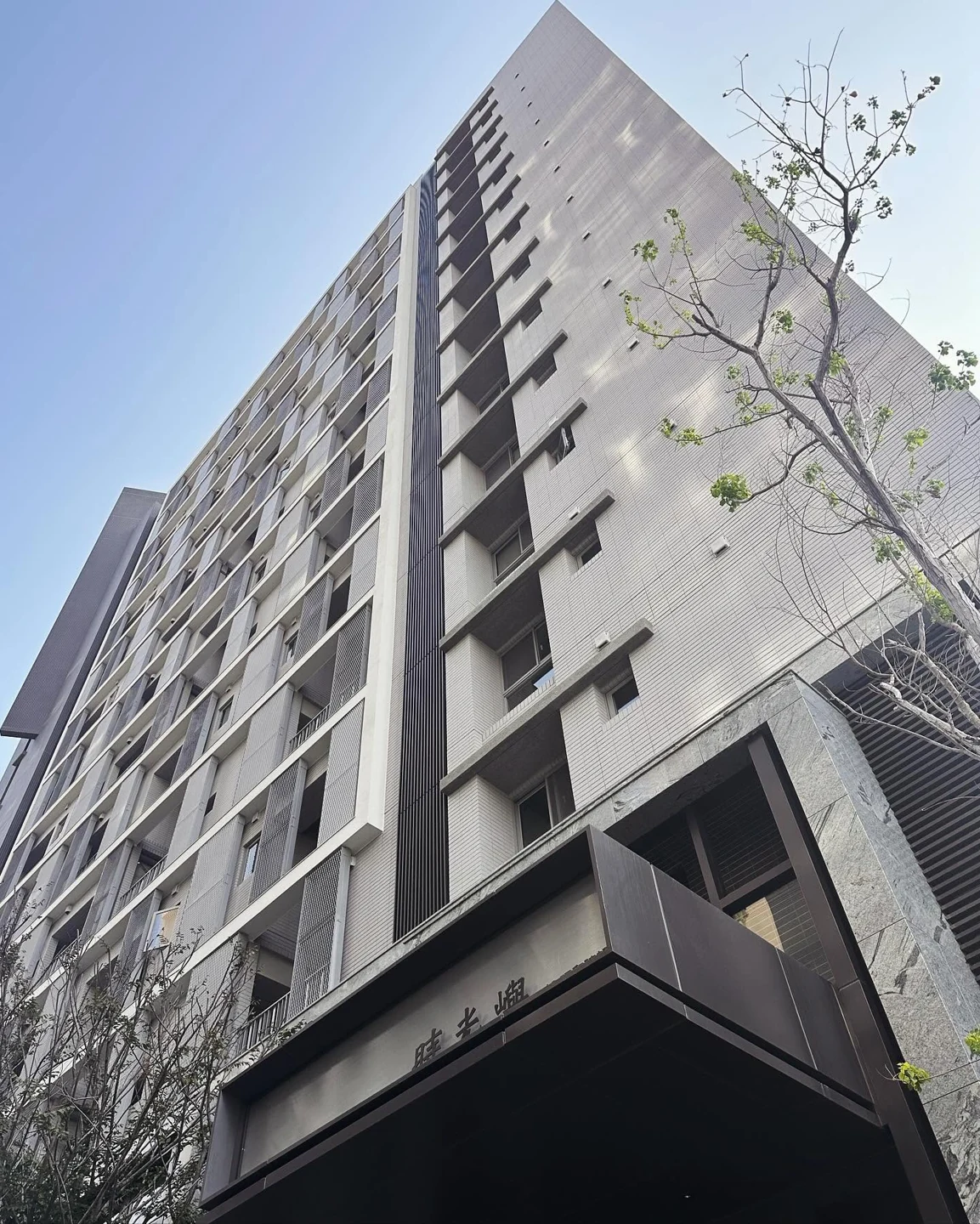 台中南屯時光嶼荷蘭防霾紗窗案例建物外觀實拍