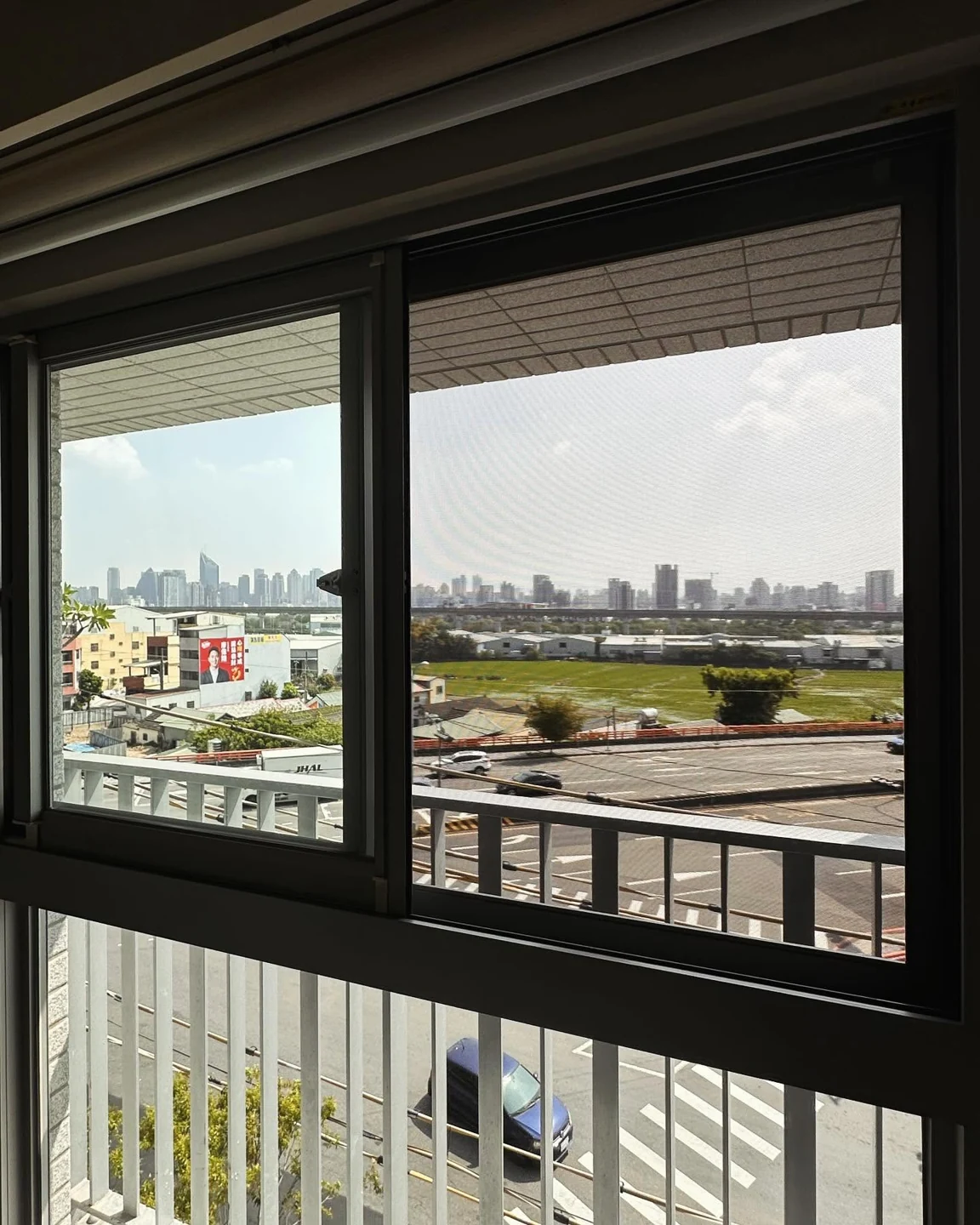 台中南屯時光嶼荷蘭防霾紗窗窗框與紗網現場實拍